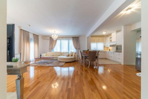 LUX APARTMENT IN THE CENTER OF BUDVA WITH GARAGE, Budva